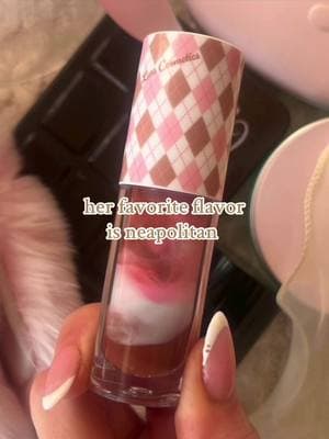 🎀🧁🧸 neapolitan gloss from #LarsCosmetics 🎀🎀 #coquetteaesthetic #coquette #coquettegirl #coquettecore #coquettemakeup #pinterestaesthetic #pinterest #neapolitan #neapolitanicecream #foryou 