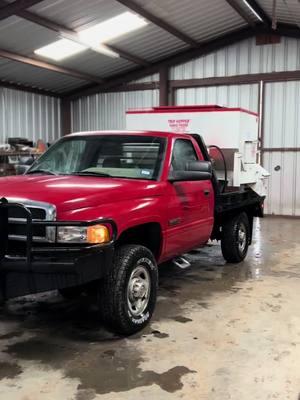 Ol feed truck #CapCut #justforfun #fyp #chrome #ranchhand #cumminsdieselpower #foryou #classic #feedtruck #cumminsmotors #flatbed #oldschool 