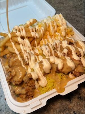 The CHICKY’S TRIO PLATTER from @Chicky’s NYC in Queens! 🍚🧀🍟🍗🔥🤤 Yes, please. Who’s hungry?? #DEVOURPOWER #fyp #foryou #foodtiktok #chickys #chickysnyc #newyorkcity #nycfood #nycfoodies #nycfoodblog #newyorkcityfood #comfortfood #chicken #friedchicken #queens #macncheese #fries #macandcheese #halal #halalfood 