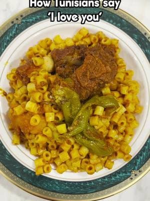 Nothing like plate of Tunisian beef pasta to warm the soul 🥰  Full recipe can be found on our website zwitafoods.com in the « Recipes » section!  #tunisian #tunisianfood #harissa #tunisianpasta #northafrican #northafricanfood #spicypasta #beefpasta #macarounasalsa 