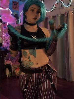 💜💙✨ #viralvideo #trending #dancer #fyp #hourglass #professionalcosplayer #jinxarcane #jinxcosplay #arcane #fy 