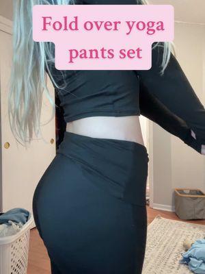 The fold over yoga pants are the reason I bought these sets and they’re sooooo comfy. #yogapants #yogaset #yogaoutfit #leggings 