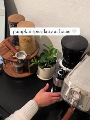 better than starbucks ⭐️🤍 #coffee #coffeetiktok #pumpkinspicelatte #athomecoffee #espresso #espressomachine #sahm #sahmlife 