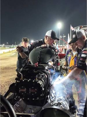 All hands on deck making sure the Midnight Gambler could get back on the track in Bowling Green, Ohio #fyp #foryou #tractorpulling #motorsports #letsgrowpulling #bowlinggreenohio #pulltownusa 