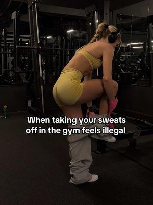 Something that feels illegal but isn’t:  Taking your pump cover off in the gym #relatable #gymhumor #GymTok #gymgirl #pumpcover #sweatpants #GymLife #gymshorts 