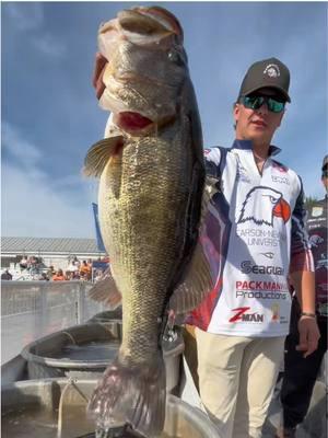 Big bass on the Big O for these college anglers. Who's watching weigh-in on Bassmaster.com? #bassmaster #bass #collegebass #bassmastercollegeseries #bassfishing #lakeokeechobee