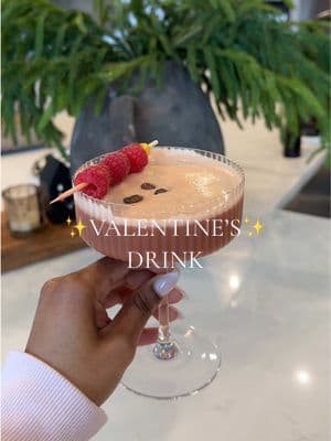 Valentine’s Day Drink Idea: white chocolate raspberry espresso martini💗✨ 1.5oz v0dka 1oz white chocolate liqueur  .5oz raspberry syrup  2oz espresso (brew over white chocolate for more of a white chocolate flavor) #ValentinesDay #valentinesdayideas #valentinesdaydrinks 