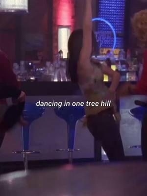 #onetreehill gosh I wish i could’ve danced w them 😔 [scp: @braleyscps] #nathanscott #haleyjamesscott #foryoupage #brookedavis #lucasscott #mouth #skills #peytonsawyer #julianbaker #quinnjames #oth #fyppppppppppppppppppppppp #foru #dancing #onetreehillforever 