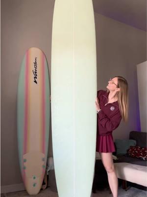 wax my board with me! this was way too satisfying, and i’m stoked to take her out again this weekend 🏄‍♀️ . . . . #surf #surftok #personalgrowth #growthjourney #surfbeginner #beginnersurfer #longboard 