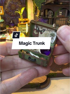 A closer look at this magical trunk 🧙🏼‍♀️ I just love all the details you can hide in there 🔮 Added in a few of my own miniatures but the  Kit is by @Rolife official The Magic Study  #miniatures #diyminiatures #diydollhousekit 