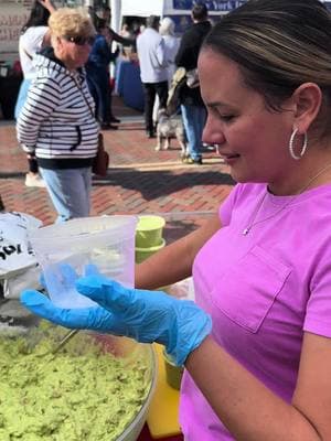 Doing what we love, fresh and tasty guacamole. #viral #fyp #yummy #guacamole #vegan #organic #deliciusfood #foodporn #svocado #salsas #ceviches