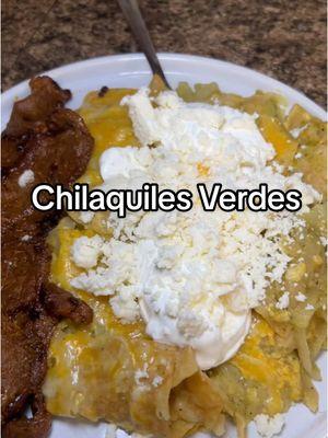 Chilaquiles verdes con carne asada #chilaquiles #comidasrapida #chilaquilesverdes #EasyRecipe #mexicanfood #carneasada #cooking #wifelife #fyp