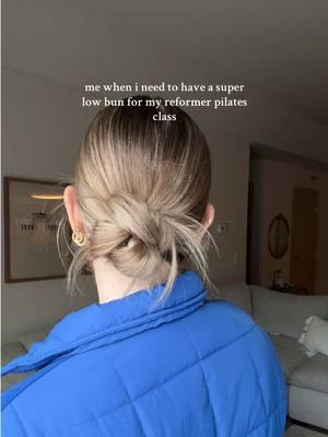 literally took me 2 minutes #bun #hairtok #hairstyle #midlengthhair #grwmhair #buntutorial #easybun #pilateshairstyle #foryoupage #fyp 