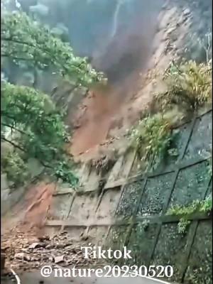 #landslide#fyp#viral#tiktok#nature#disaster#mountainslide @Nature  @Nature  @Nature @YunPu @oceanlife-fishing 