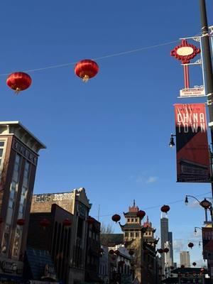 Visit one of Chicago’s iconic neighborhoods with us, #chinatownchicago!🐍🧧🏮 In honor of the beginning of the Lunar New Year and the Year of the Snake, we explored the important cultural landmarks, authentic cuisine, beautiful architecture and more that Chinatown has to offer! Stop by the lower level museum at #SkydeckChicago to see what Chicago neighborhood we will visit next!