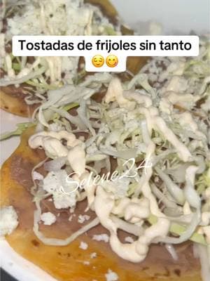 Tostadas de frijoles refritos 😋🤗 #tostadas #Tostadas #tostadasdetinga #frijoles #comidamexicana #antojitosmexicanos #recetasmexicanas #Comida #antojitosmexicanos #Tostadas #comidafacil #mejoresrecetas #economico #Mexico #hidalgo #foryoupage #fyp #fy 