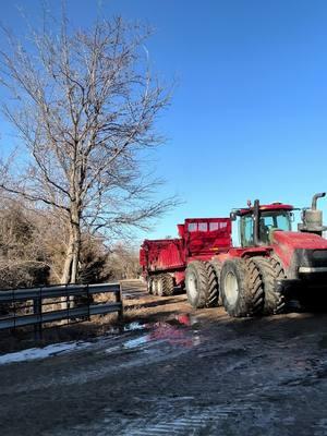 Appreciate everyone at Meyer Manufacturing and that spreader’s steering capabilities #manuremafia #fyp #fyppppppppppppppppppppppp #meyermanufacturing #case #steigertractor #eatbeef 