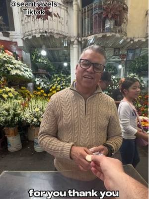 $1 icecream in Mexico 🇲🇽 #streetfood #FoodLover #fypシ゚viral #mexico🇲🇽 #mexico #icecream #cottoncandy #candy 