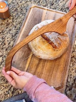 this would make an amazing gift for any sourdough bakers000000 #breadknife #ballerinafarm #sourdough #bread #sourdoughforbeginners #sourdoughstarter #chocolatesourdough #GiftGuide #FanttikStyle #TikTokShopHolidayHaul #christmas #christmasgifts #giftsforher #TikTokShopLoveAtFirstFind  #spotlightfinds 