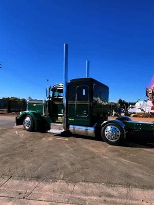 #lovesomebody #peterbilt #uhtrucks #unitedmetalsrecycling #scrapmetal @Longnosefever 