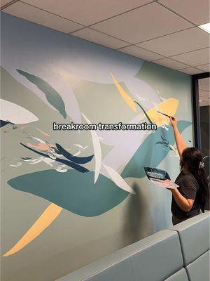 Featuring @Aliya who really made this one happen for me! This breakroom mural came together so seamlessly without much change in direction from my sketches. The colored base is really what helps this mural feel cohesive and part of the space.  #artistlife #downtownla #muralreveal #abstractart #muralist #muralpainting #interiordesign #officedecor #officedesign 