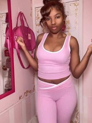 I’m obsessed with this two-piece set #twopieceset#twopiece#twopieceoutfit#croptop #tanktop #flarepants #highwaist#flaredpants#yogapants#athleticwear#GymClothing