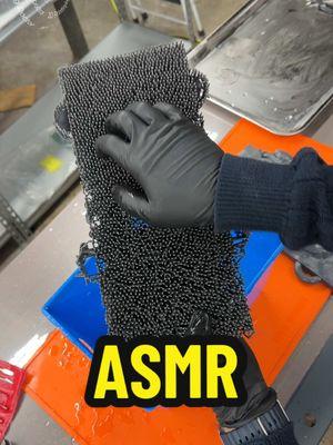 Cheat code for support removal in ASMR style 🤤🤤🤤🤤All the support came out without an effort. Printed on @Formlabs form 4L  #asmr #asmrcommunity #3dprinting #bear #pawn 