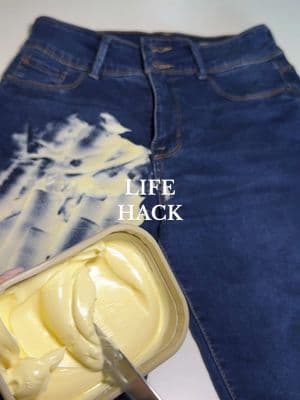 Brilliant lifehack 🤩 #CleanTok #cleaninghacks #cleaningtips #LifeHack #momhacks #tips #fypage  Clean laundry tips Cleaning tips and hacks  Satisfying video cleaning 