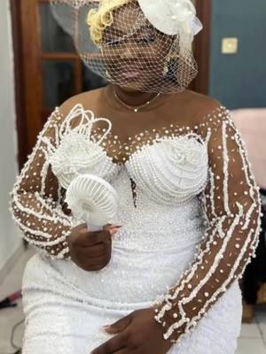 Merci à notre mariée Oriane d'avoir porté sa robe sur mesure avec tant d'élégance, de charisme et de grâce     Toute une création unique pour une mariée unique habillée et accessoirisée par nos soins #portgentil🇬🇦 #gabonesewedding #portgentilgabon🇬🇦 #mariéegabonaise 