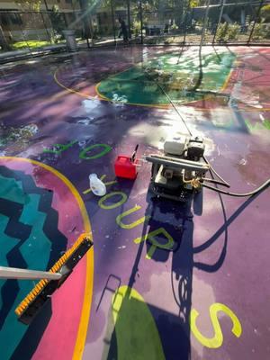 givin williamsburg courts a good pressure washin’ 🧼💖🏀 #1yearlater #lovethework #basketballcourt #mural #renovation #pressurewashing 