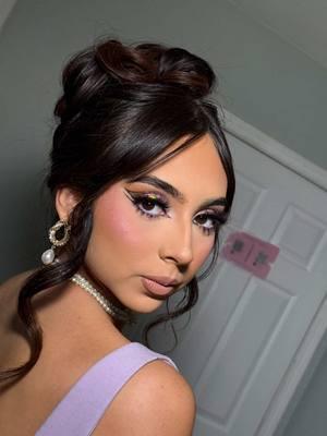 Obsesionada con este looksito 😮‍💨🫰✨ Maquillaje y Peinado por mi 💜  #softglam #fullglam #nashvillemakeupartist #nashvillemua #glambylucero #fyp #makeuptrends #hairtrends #lilacmakeup #vdaymakeupideas #valentinesmakeup #maquillajesocial #makeuptutorial #maquillajetutorial #maquillajeentendencia @Glow Recipe @moiracosmetics@Mermade Hair @Too Faced @Morphe Cosmetics 