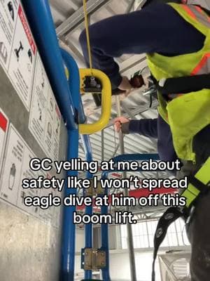 Flying elbow #GC #constructionlife #bluecollar #boomlift #fyp #motivation #relatable 