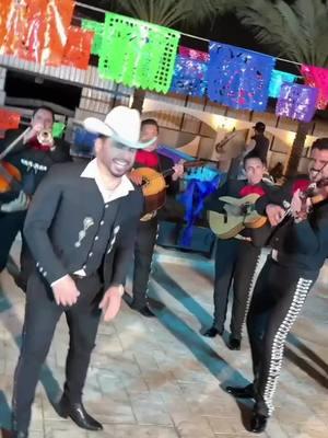 Un palomazo con el mariachi ayer en las grabaciones de mi mas reciente video musical La BIKINA #larrymania  #fyp  #diosesbueno  #mariachi #culiacan  #paratii  #sinaloa  #cancionparadedicar  #culiacanhoy 