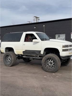 2 door Tahoe came in for some spikes #smoothperformanceoffroad #spo #offroad #wheelshop #wheelspin #wheelsshops #wheelshopping #tireshop #2doortahoes #taboe #chevy #chevytrucks #chevy 