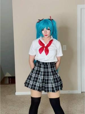 had to hit the rat dance again🐀 #hatsunemikucosplay #ratdance #hatsunemiku #rottengirl #mikuhatsunecosplay 