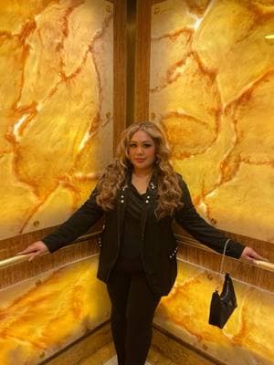 Feeling lucky in Vegas✨♠️ #lasvegas #westgatelasvegas #casino #resort #cantante #podcast #interview #elvis #ootdfashion #content #creator #explorepage #fyp #viralvideo #promotoresunidosusa #regionalmexicano #vegas 