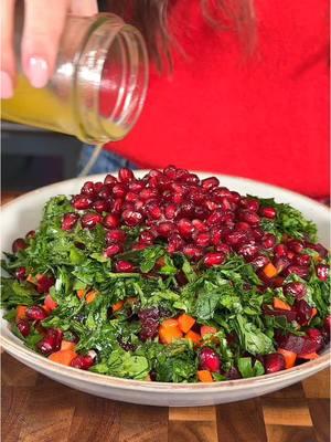 This is the salad I make every week🤤 Crunchy carrots, earthy beets, juicy pomegranate seeds, and fresh parsley come together with a mouthwatering dressing of olive oil, vinegar, lemon juice, garlic, and salt. Every bite is a burst of flavor! #beetsalad #carrotsalad #crunchysalad #salad #saladrecipe #fullstar #amazonfinds #beet #carrots #EasyRecipes #thecanok #healthysalad 