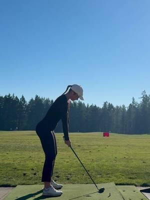 here’s what we are working with atm! trying to get good lower body rotation on the way down and keep the elbows kinda connected!  #womensgolf #golfingaddict #golfshot #golfgirl #golfswing #golfpractice #golflife #golfing #golfing 