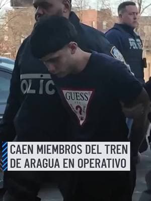 Diez miembros o socios de la banda venezolana Tren de Aragua fueron acusados de dirigir un plan de tráfico de armas en la ciudad de Nueva York. Las autoridades dijeron que descubrieron la intención de extender el negocio a Florida, Texas, Colorado, Connecticut y Colombia. Las acusaciones llegan después de una operación encubierta de más de 8 meses. Las autoridades detallaron en la acusación cómo el grupo usó la aplicación WhatsApp para comunicarse sobre las ventas de armas, algunas de las cuales ocurrieron a plena luz del día. #trendearagua #venezolanos #nuevayork #florida