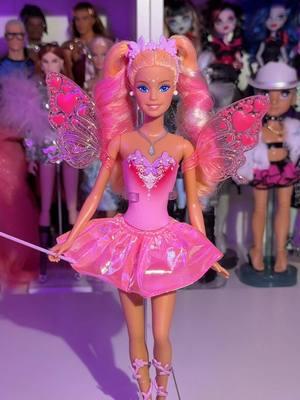 This Barbie feels so nostalgic, her design is impeccable! 💕🥹 #barbie #fairybarbie #fairytopia #dolls #fashiondolls 