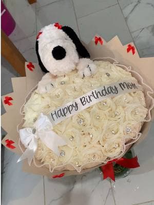 50ct snoopy bouquet 🤍 #snoopydog #bouquettutorial #ramobuchon #fypシ゚viral #trendingvideo #explore #roses #ieflorist #perris 