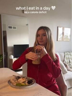 What I eat in a day ❤️ #whatieatinaday #caloriedeficit #healthyfood #protein #healthyrecipes #wieiad #whatiate #fooddiary #whatieat #weightloss #calories #caloriedeficit #caloriedeficitmeals #matcharecipe #matcha 