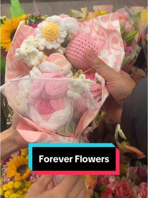 Skip the short-lived roses—gift something that lasts. These crochet bouquets are the ultimate Valentine’s hack! 🔥 #crochetbouquet #foreverflowers #giftideas #giftsforher #ValentinesDay #valentinesdaygift #tiktokmademebuyit 