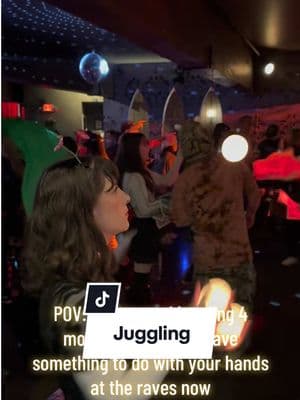 Never thought I’d be able to juggle… then I tried. And tried again. And again. Until I got it!! #juggling #flowarts #jugglingflow #flowstar #raveflow #flowtoys #ledjuggling  