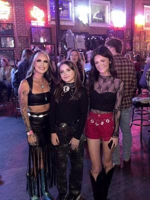 @Ella Langley concert was an absolute blast with my girls ♥️💗 #fyp #fypシ゚viral #concerts #concertcheck #ootds #countrymusic #ellalangley #musicislife #dancehall #banitacreekhall #concerttok #momanddaughters 