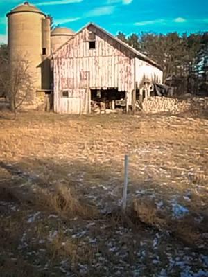 "Sometimes, we need to step off the beaten path and reconnect with the country life we call home. Kick back, breathe in the open air, and let the wind carry your thoughts." #frankfoster #countrymusic #rurallife #fyp #countryliving #simplelife #easylife #freshstart #bumpit4photos #barn 