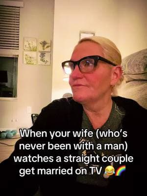 She’s not impressed😅 #wlw #lesbiansoftiktok #agegap #agegaplesbians #agegapmarriage 