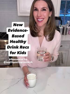 #sponsored by @healthyeatingresearch 🎉 New Year, new healthy drink🚰recommendations for kids! If you’re a parent and you want to simplify your life, save money, and have a well-hydrated child, I’m partnering with HER to share a solution that will help! Experts from the AAP, AND, AAPD, and AHA have come together to release new evidence-based recommendations for what kids and teens should drink as part of a healthy diet. 🌟 Here are the top 3 things to know from the report: 1️⃣ Plain drinking water💧 is the best option to keep kids healthy and hydrated. It’s also often the most accessible and affordable. 2️⃣ Plain pasteurized milk 🥛 is another healthy option because it provides important nutrients that growing kids need, like calcium, potassium, and vitamin D (which kids don’t typically get enough of). 3️⃣ 100% fruit 🍎 + vegetable 🥕 juice can be part of a healthy diet but in limited amounts (100% juice means everything in the container comes from a fruit or veg with no added sugars or artificial ingredients). Top tips: If your child doesn’t like 💦 water, try offering a fun new water bottle, decorating it with stickers, setting water consumption goals using rubber bands, or adding frozen berries 🍓 or fresh fruit 🍊 for flavor. 🙋🏻‍♀️ My 2 cents as a pediatric dietitian and mom? These are “gold-standard” hydration recommendations based on the latest research, not a demand for parental perfection! Please don’t worry if offering your kids only🚰 &🥛 doesn’t currently feel doable (it certainly doesn’t for me, given my girls’ obsession with Starbucks 😒). Just know it’s a good goal to keep in mind and work toward together over time. 🌟 If you’re curious about where/whether sports drinks, soda, caffeinated beverages, sweet tea, and more fit into these recommendations: 👉️ Learn more at healthyeatingresearch.org 👉️ Follow Healthy Eating Research for credible childhood nutrition information all year Xo 🥰 Malina #HealthyDrinksHealthyKids #whatifeedmykid #healthyhydration #HealthyMomHealthyKids 