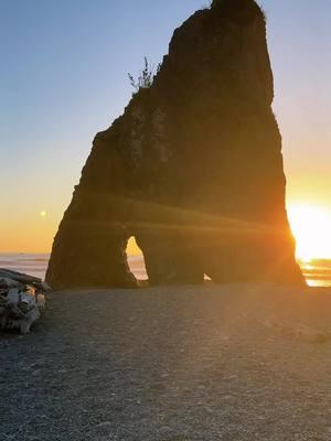 Beautiful ruby beach at sunset #pnw #nature #rubybeach #olympicnationalpark #washington #beach #coastalsunset 