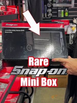 Bet you haven’t seen this @SnaponTools #mini #toolbox before. #snapon #snapontools #tools #tooladdict #toolporn #tooladdiction #mechanictools #automechanic #dieselmechanic #tooltruck #toolsofthetrade #toolbox #tooltrucktour #newtools #mechaniclife #toollife 